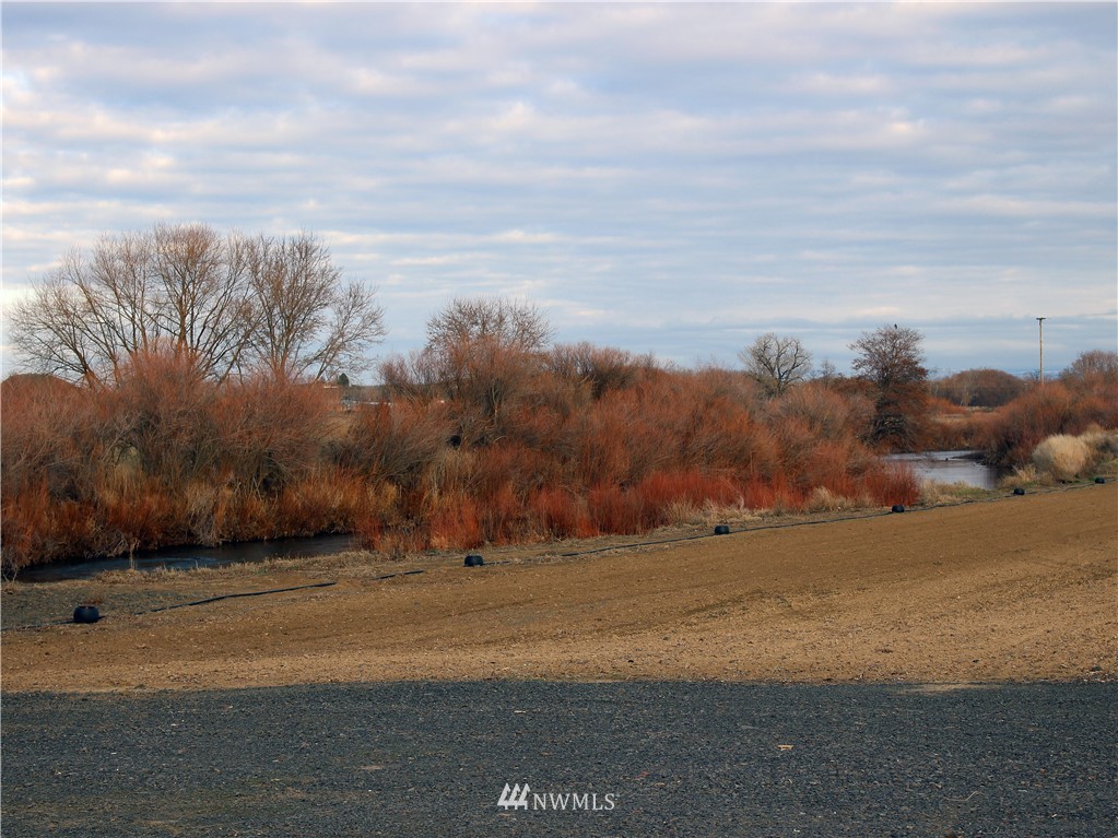 735 Jeanne's Road Touchet, WA 99360 - Photo 6 of 40