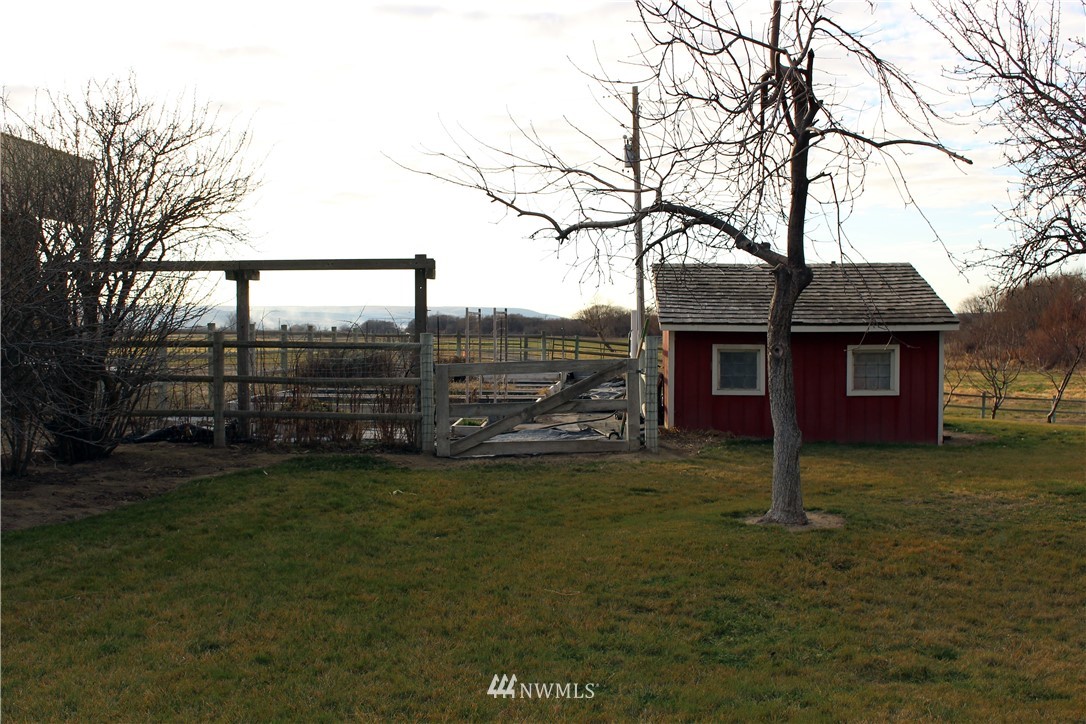 735 Jeanne's Road Touchet, WA 99360 - Photo 8 of 40