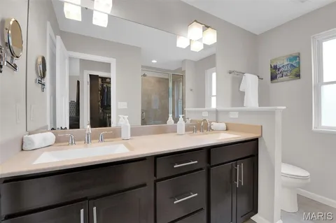 $525,000 | 11 Foxcliff Court, Ballwin, MO 63011