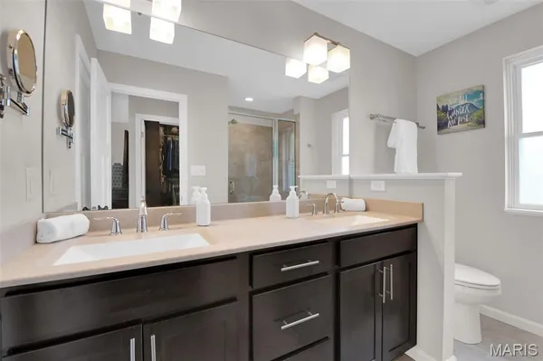 $525,000 | 11 Foxcliff Court, Ballwin, MO 63011