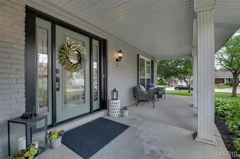 $525,000 | 11 Foxcliff Court, Ballwin, MO 63011
