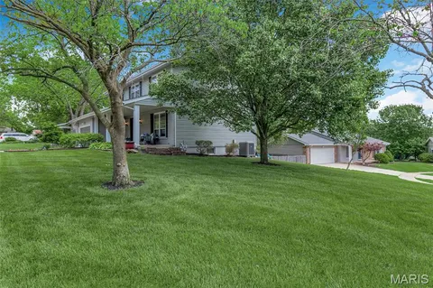 $525,000 | 11 Foxcliff Court, Ballwin, MO 63011