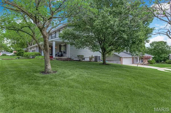 $525,000 | 11 Foxcliff Court, Ballwin, MO 63011