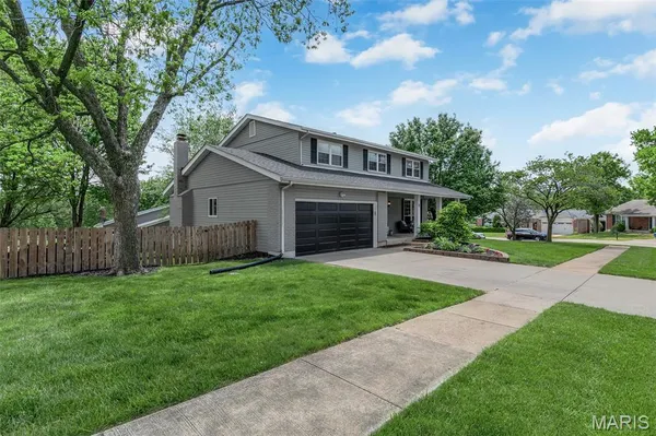 $525,000 | 11 Foxcliff Court, Ballwin, MO 63011