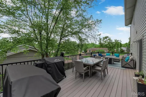 $525,000 | 11 Foxcliff Court, Ballwin, MO 63011