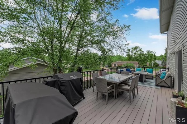 $525,000 | 11 Foxcliff Court, Ballwin, MO 63011
