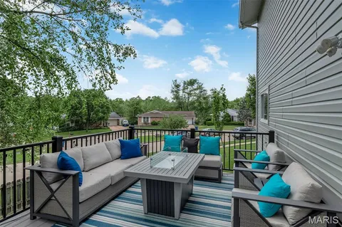 $525,000 | 11 Foxcliff Court, Ballwin, MO 63011