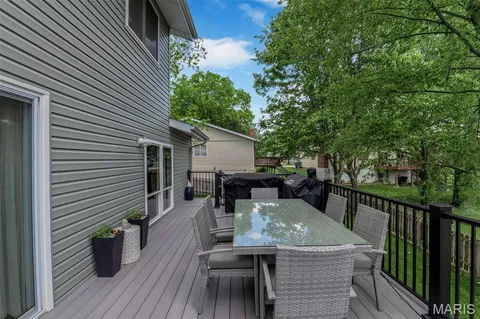 $525,000 | 11 Foxcliff Court, Ballwin, MO 63011