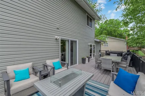 $525,000 | 11 Foxcliff Court, Ballwin, MO 63011