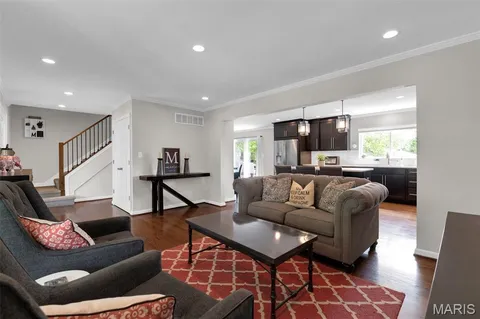 $525,000 | 11 Foxcliff Court, Ballwin, MO 63011