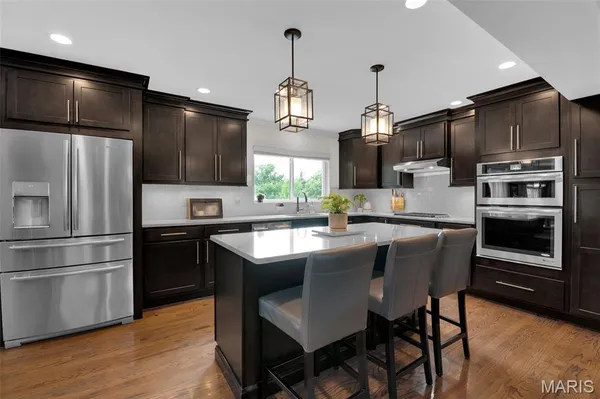 $525,000 | 11 Foxcliff Court, Ballwin, MO 63011