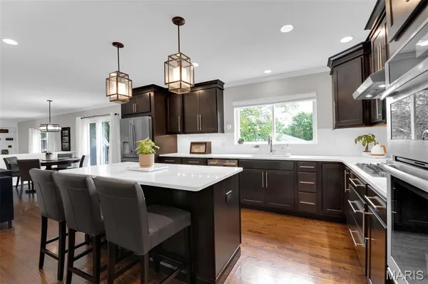 $525,000 | 11 Foxcliff Court, Ballwin, MO 63011