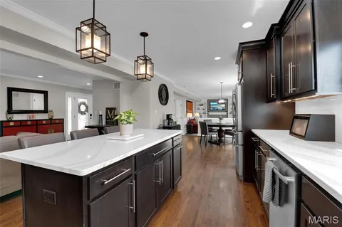 $525,000 | 11 Foxcliff Court, Ballwin, MO 63011