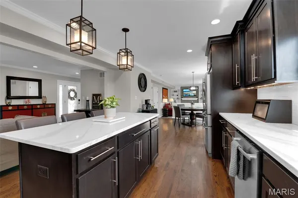 $525,000 | 11 Foxcliff Court, Ballwin, MO 63011