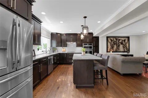 $525,000 | 11 Foxcliff Court, Ballwin, MO 63011