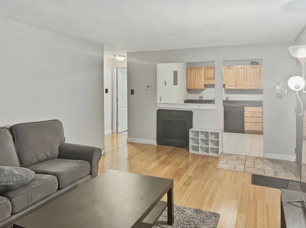 $249,900 | 17 Silvestri Circle, Unit 1, Derry, NH 03038