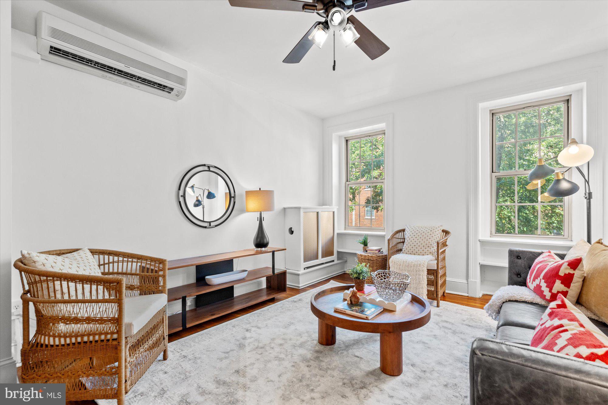 1910 Kalorama Road Northwest, Unit 203 Washington, DC 20009 - Photo 4 of 28 Living room