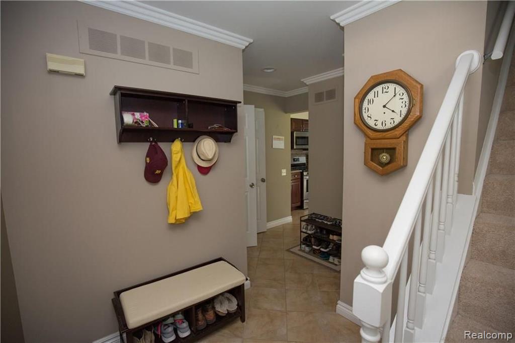 306 Whitney Drive Rochester Hills, MI 48307 - Photo 12 of 38