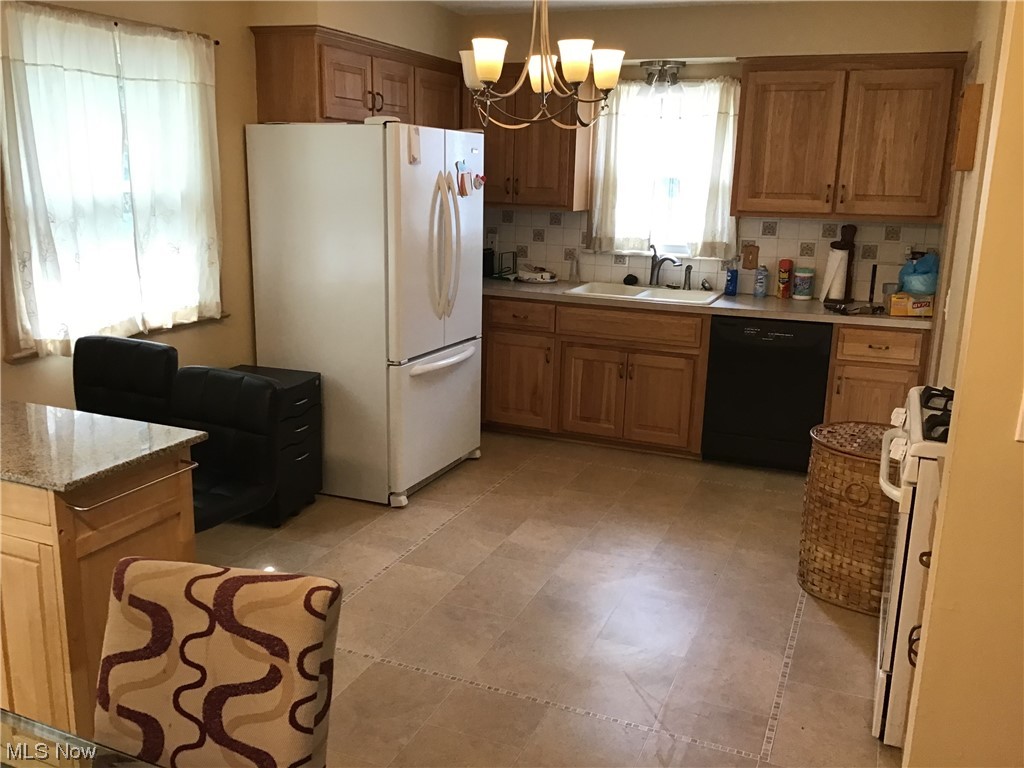 1155 Monarch Road Cleveland, OH 44121 - Photo 2 of 34