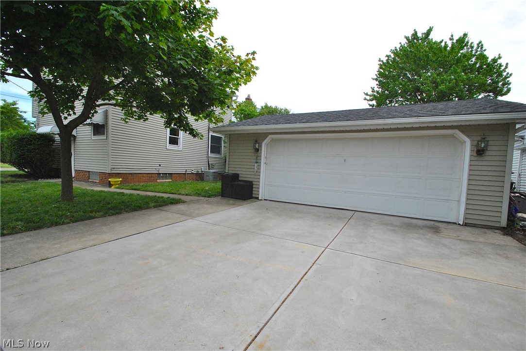 30200 Powell Road Willowick, OH 44095 - Photo 7 of 33
