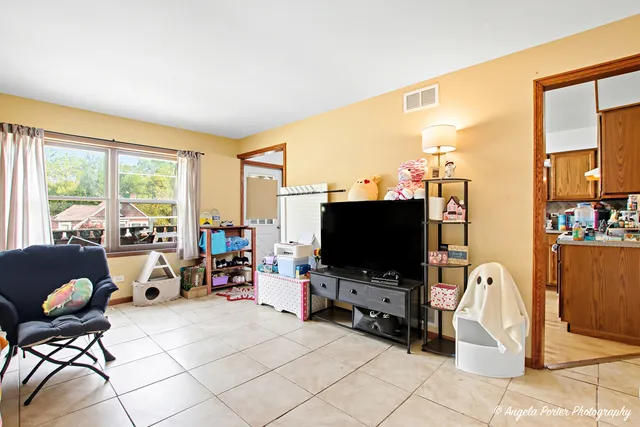 $290,000 | 1320 North Glenview Court, Round Lake Beach, IL 60073