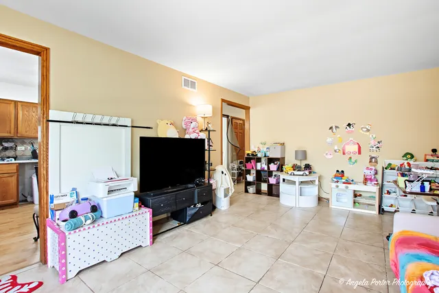 $290,000 | 1320 North Glenview Court, Round Lake Beach, IL 60073