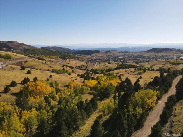 a view of a yard with mountain view