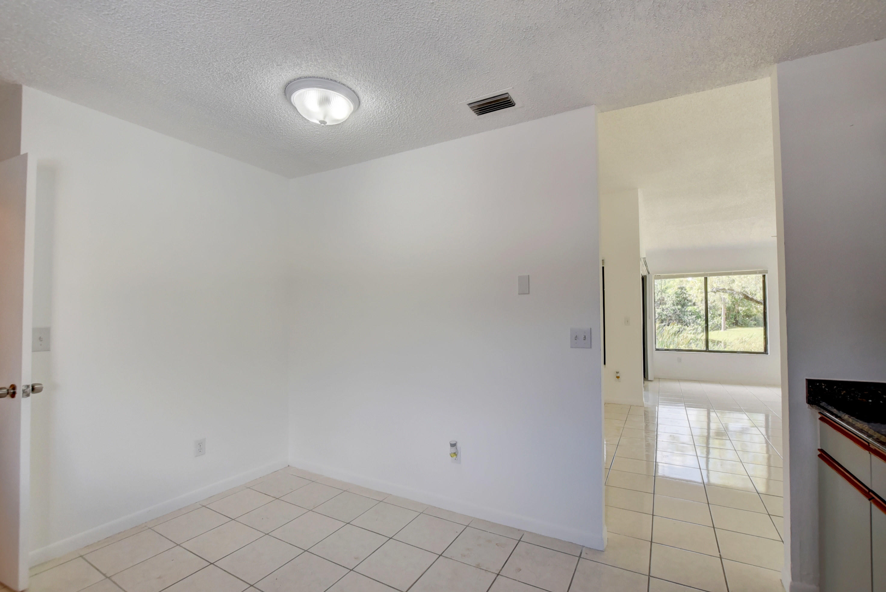 9568 Palisades Park Road Boca Raton, FL 33428 - Photo 11 of 23 Eat In area