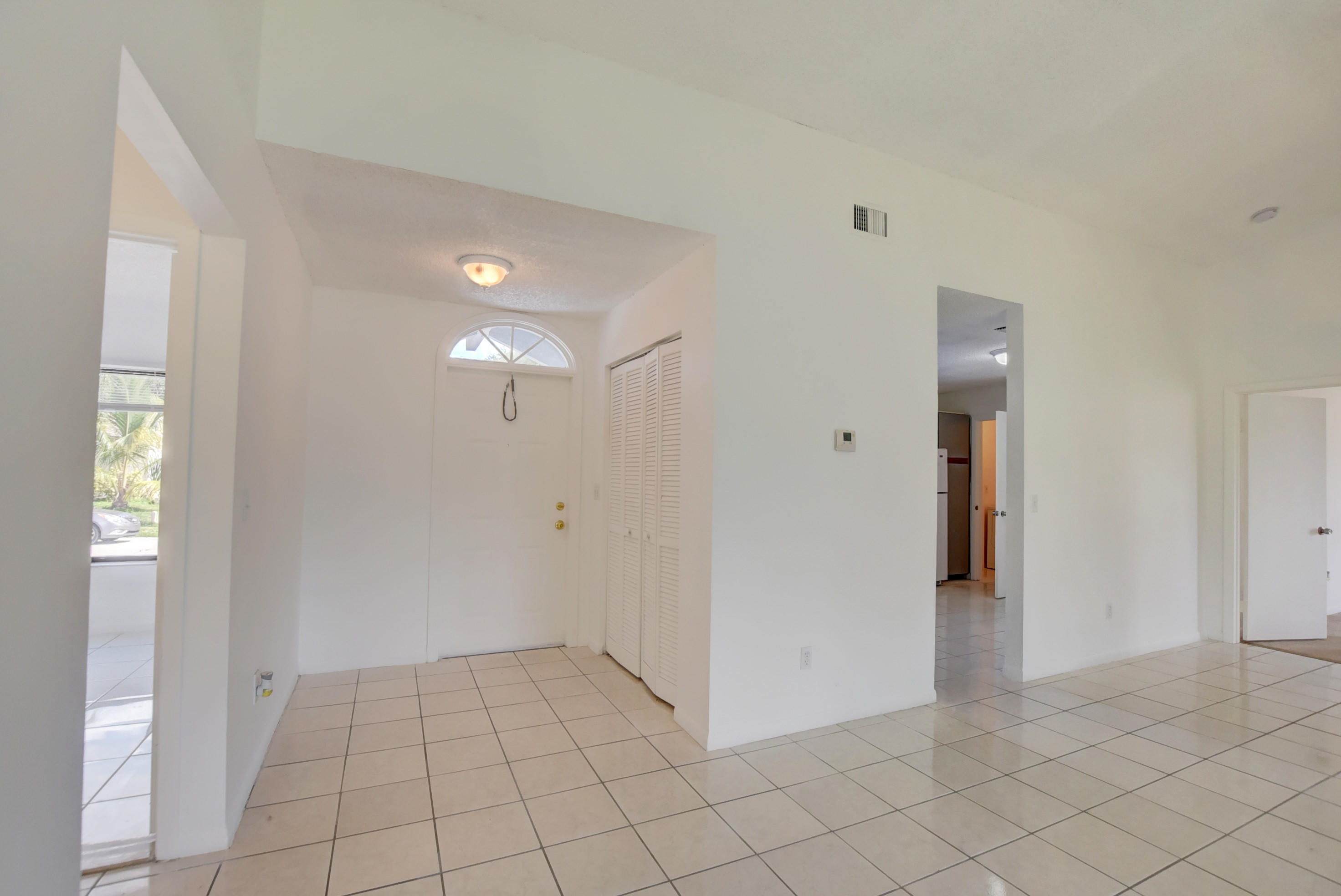 9568 Palisades Park Road Boca Raton, FL 33428 - Photo 4 of 23 Entryway/Foyer