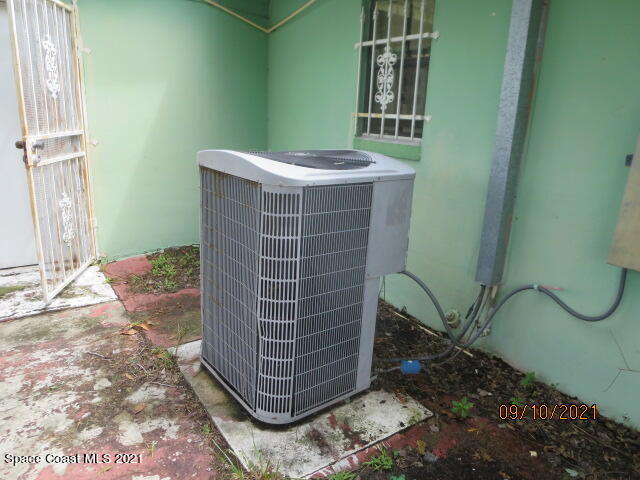 4451 Evers Place Orlando, FL 32811 - Photo 4 of 9 IMG_4216