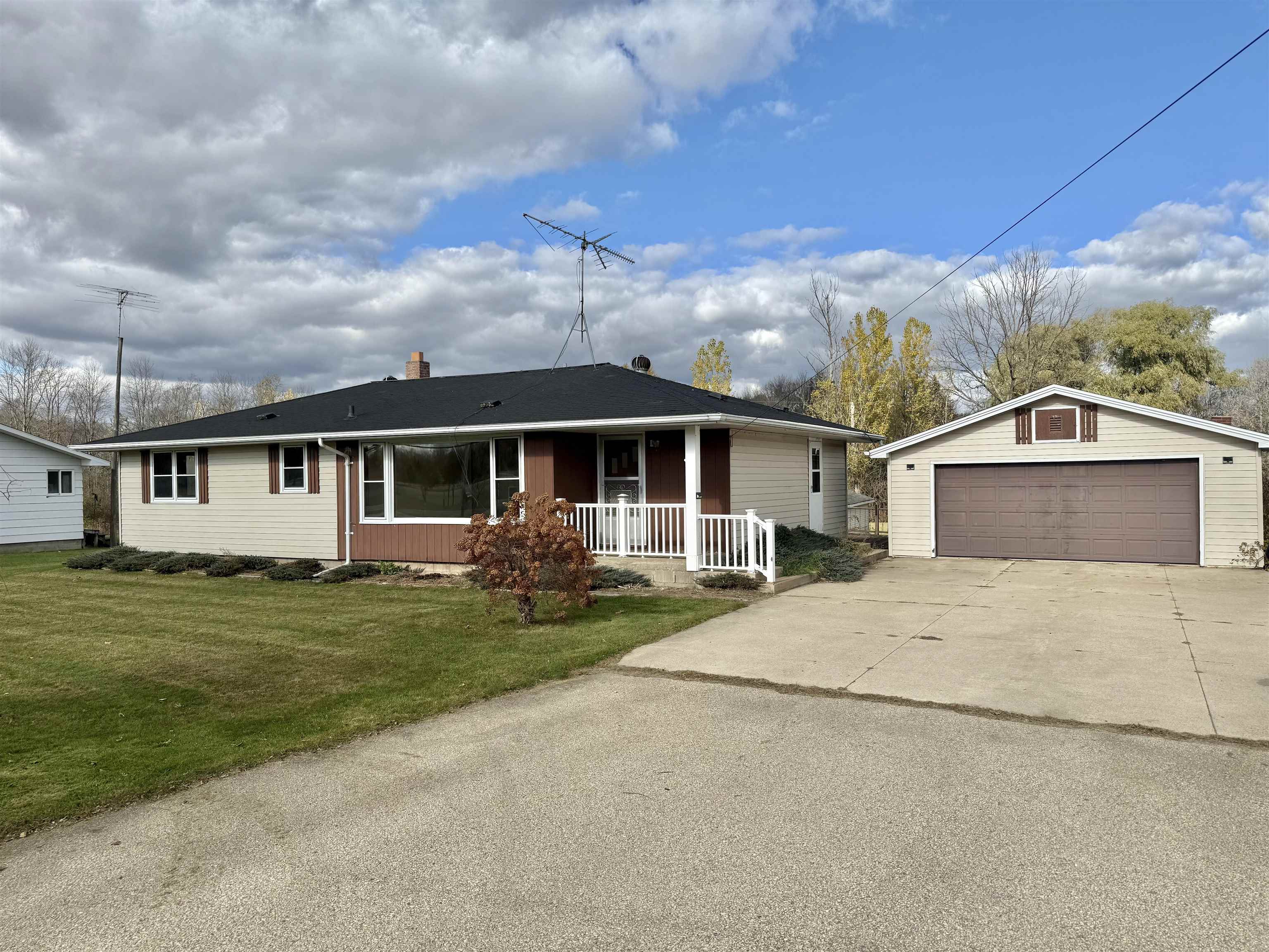 W12948 County Rd M Caroline, WI 54928 - Photo 2 of 18