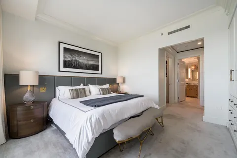 $2,999,000 | 2550 North Lakeview Avenue, Unit N1904, Chicago, IL 60614