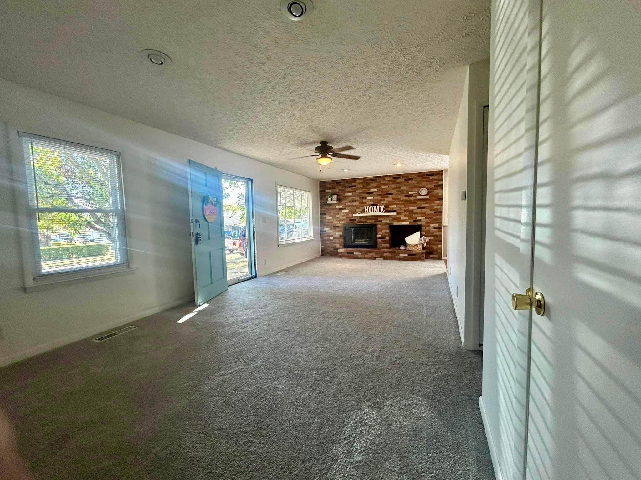 544 Ridgefield Road Newark, OH 43055 - Photo 3 of 8 Living room
