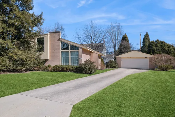 $570,000 | 1041 Arbor Lane, Glenview, IL 60025