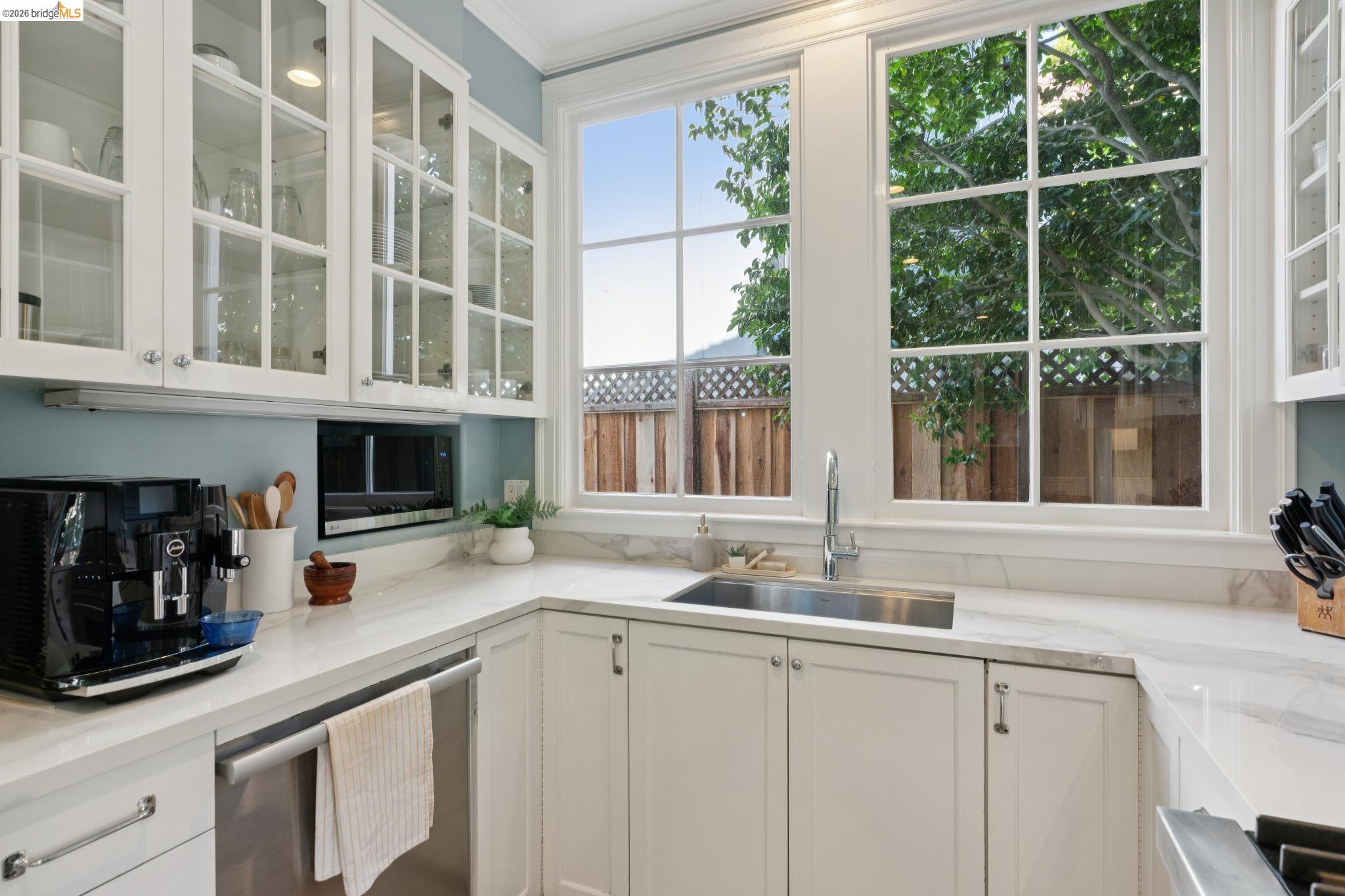 901 Paramount Road Oakland, CA 94610 - Photo 19 of 61