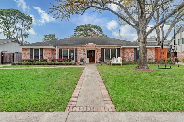 $4,500 | 12318 Woodthorpe Lane, Houston, TX 77024
