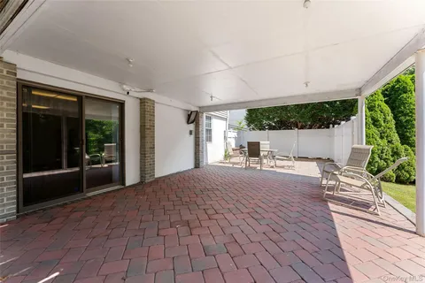 $975,000 | 434 California Road, Bronxville, NY 10708