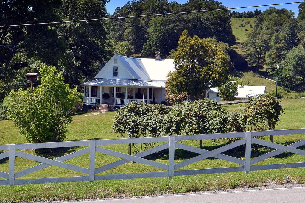 21717 Beckley Road Flat Top, WV 25841 - Photo 2 of 34 Gallery Image 2
