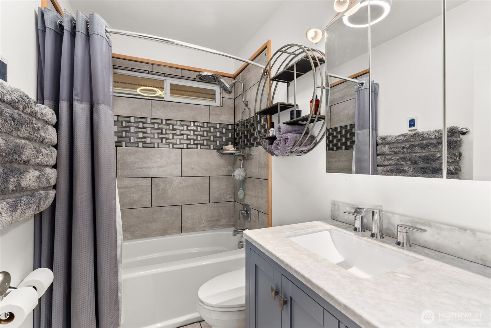 2434 Salzer Valley Road Centralia, WA 98531 - Photo 19 of 39 a bathroom with a granite countertop sink a toilet and bathtub