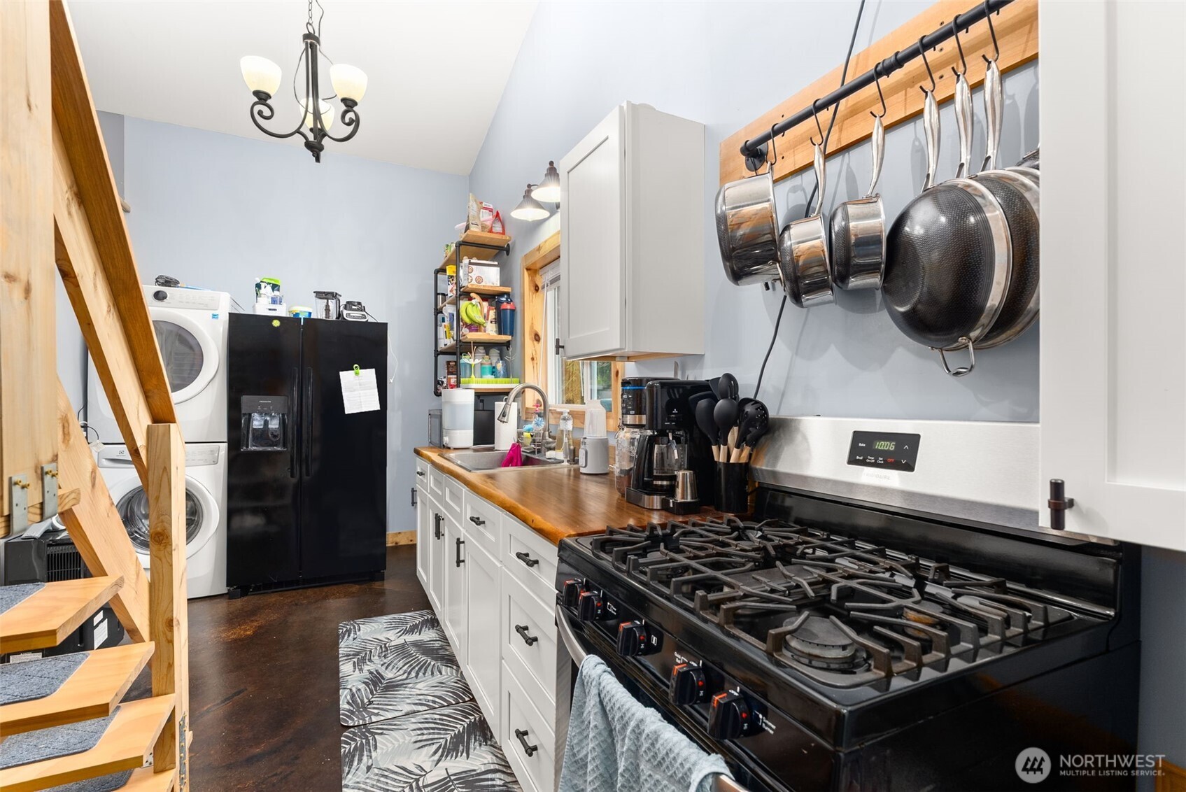 2434 Salzer Valley Road Centralia, WA 98531 - Photo 29 of 39 a kitchen with a stove and a wooden floor