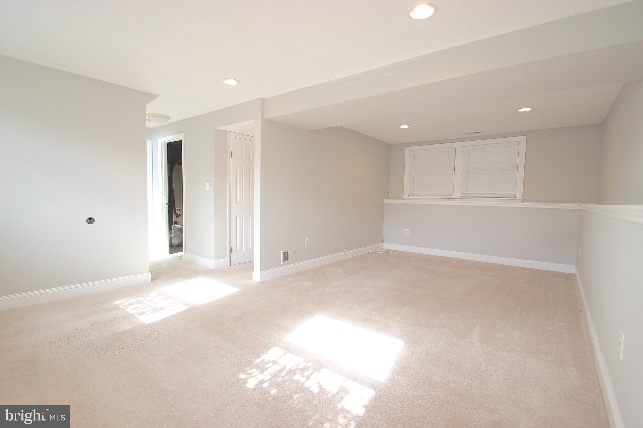 10 Box Circle Baltimore, MD 21221 - Photo 13 of 27 Family Room.