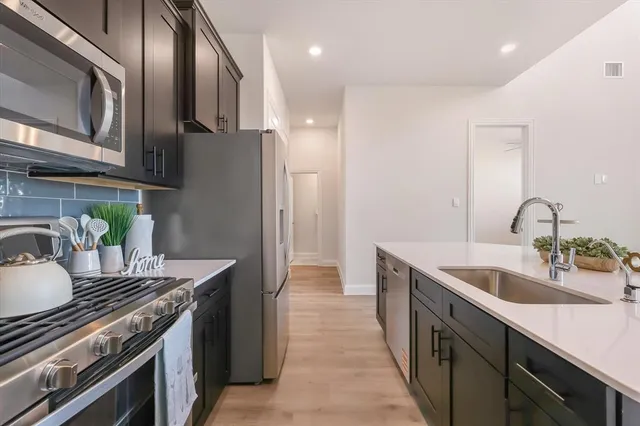 a view of livingroom with furniture