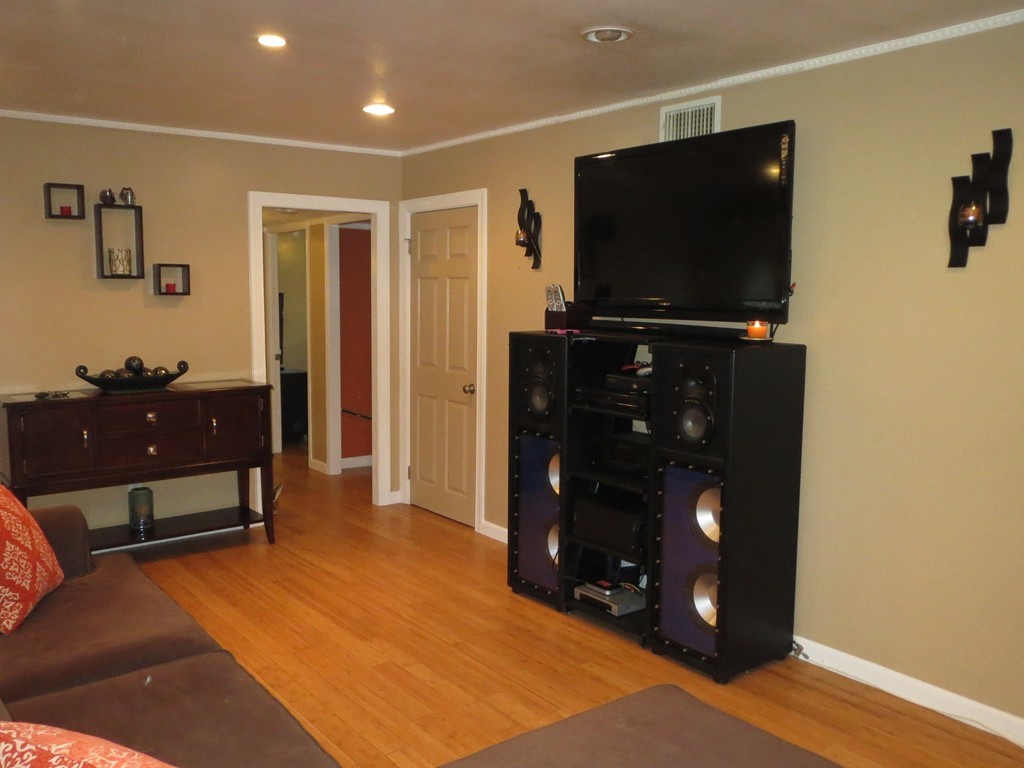 62 Cuff Avenue Springfield, MA 01104 - Photo 5 of 30 a living room with furniture and a flat screen tv