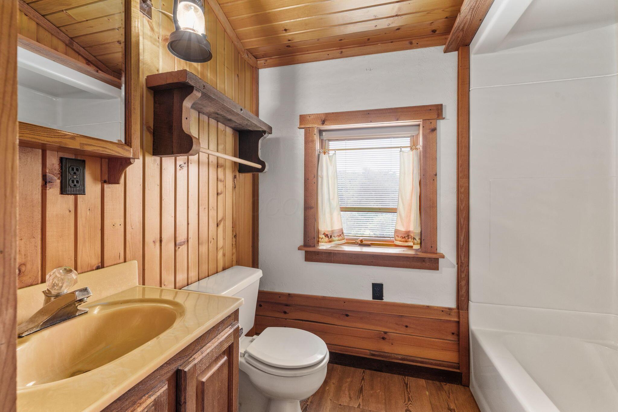 9168 Bremen Road Logan, OH 43138 - Photo 35 of 83 Second Floor Full Bathroom
