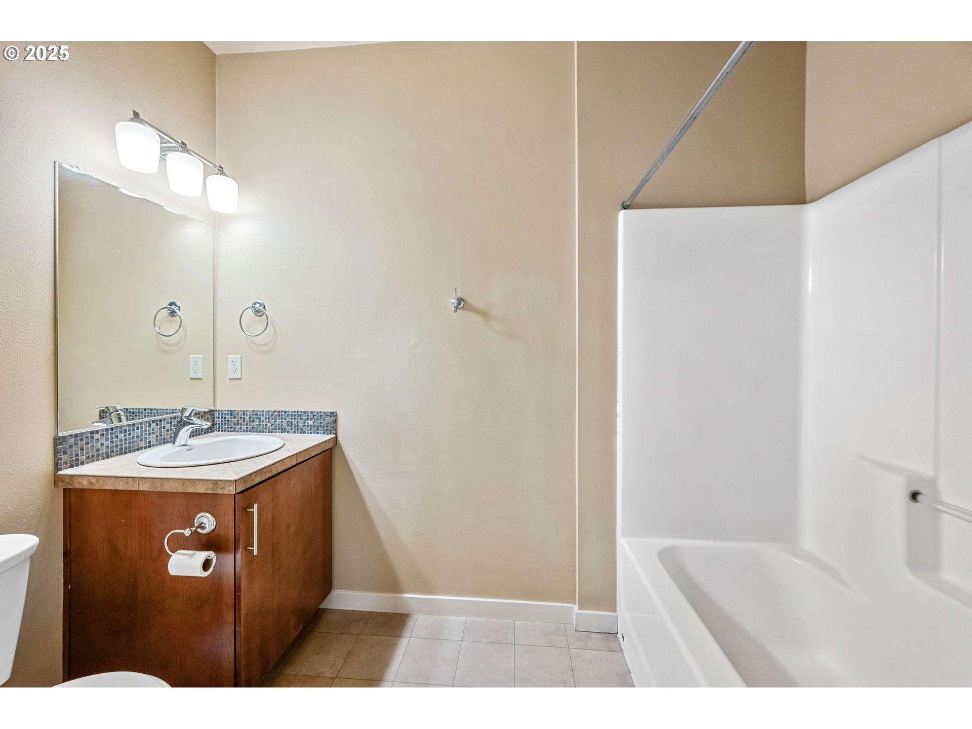 13915 Southwest Meridian Street, Unit 307 Beaverton, OR 97005 - Photo 19 of 27