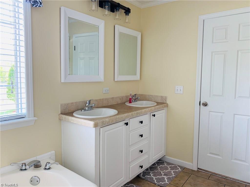 2325 Boiling Springs Road Purlear, NC 28665 - Photo 21 of 29