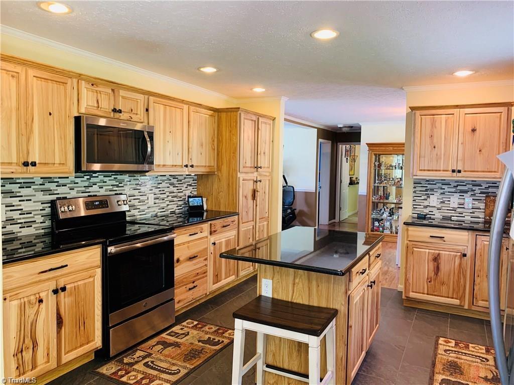 2325 Boiling Springs Road Purlear, NC 28665 - Photo 7 of 29