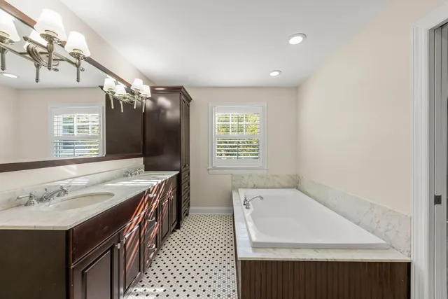 $1,250,000 | 707 Revere Road, Glen Ellyn, IL 60137