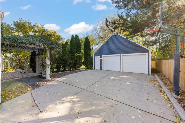 $1,250,000 | 707 Revere Road, Glen Ellyn, IL 60137