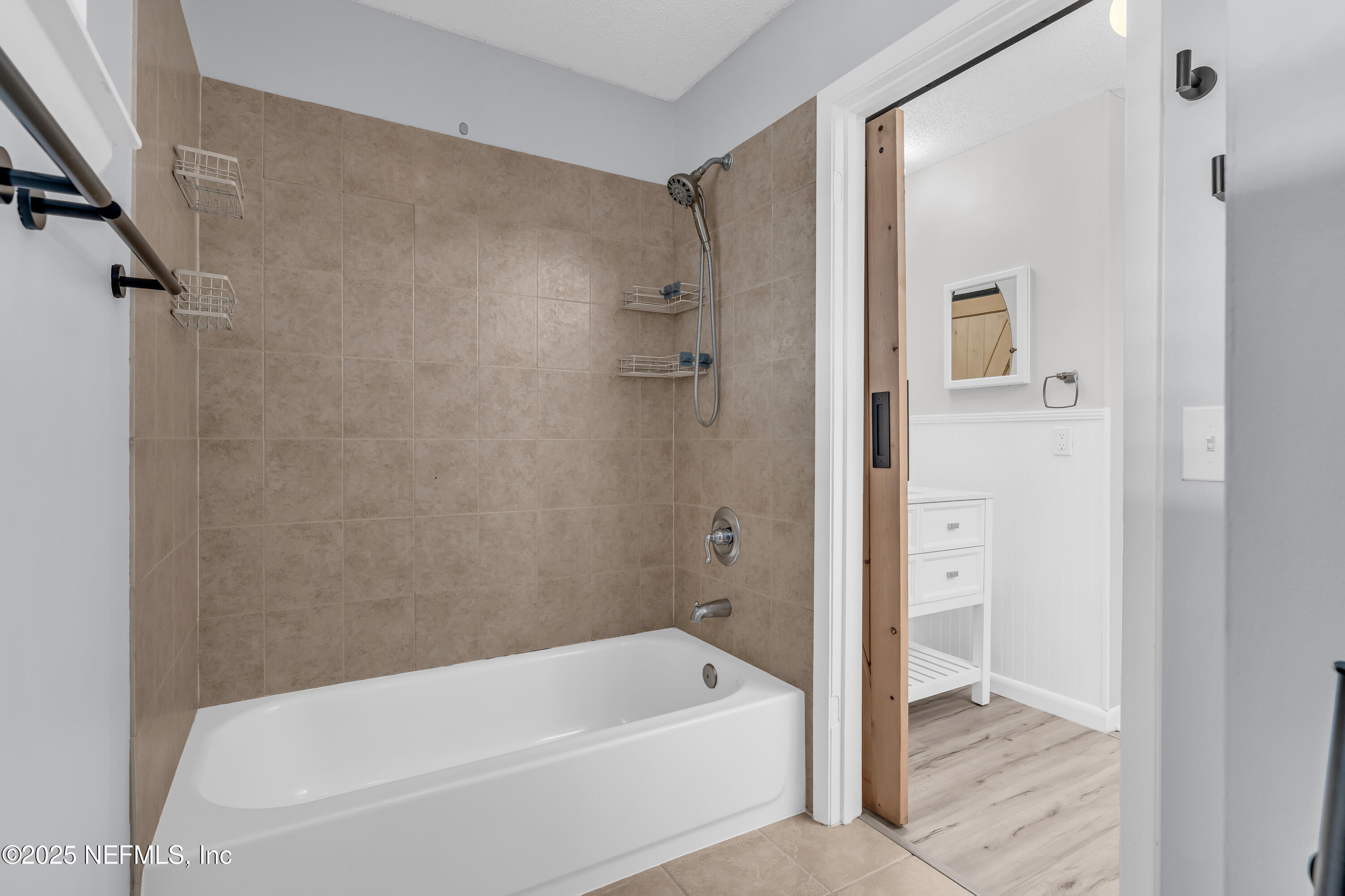 9360 Craven Road, Unit 703 Jacksonville, FL 32257 - Photo 39 of 95 master bath 4